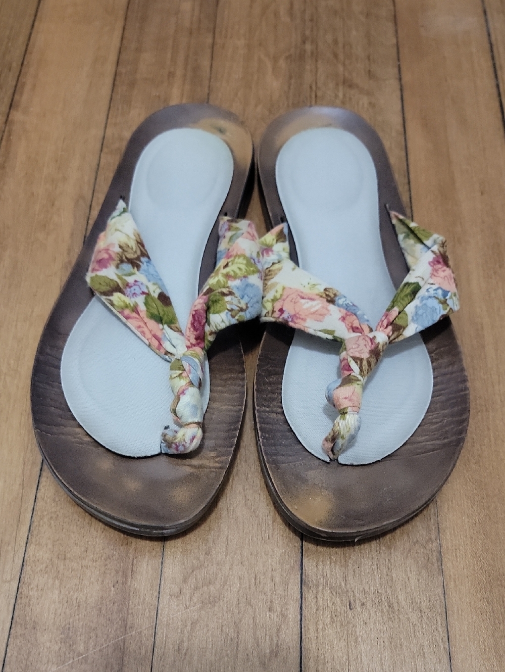 Floral Knot Toe-Post Lena Sandals - Ivory Pink & Blue Floral Sz 7